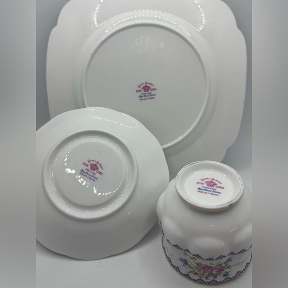 Vintage Royal Albert Petit Point Snack Set Needlepoint - Cup, Saucer & Plate - Picture 6 of 6